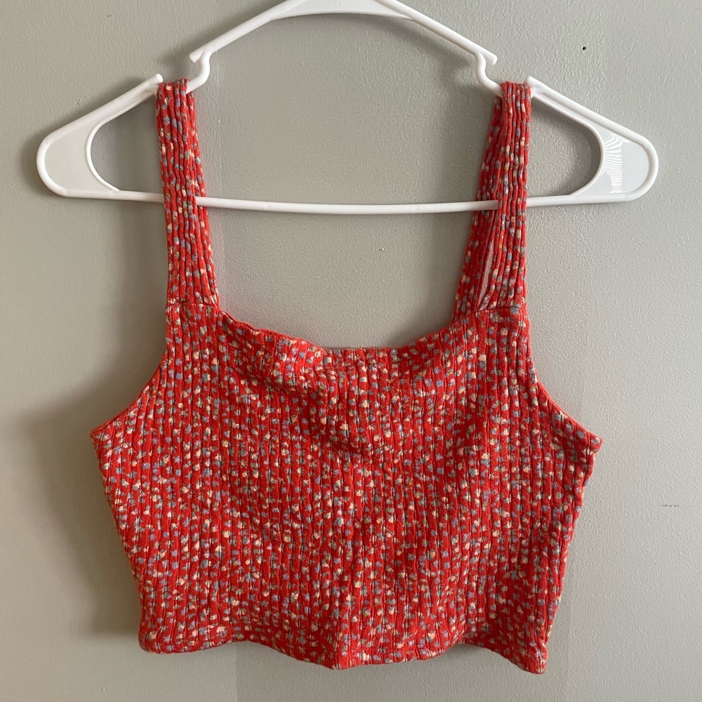 American Eagle Red Crop Top. Very soft and is true to size.